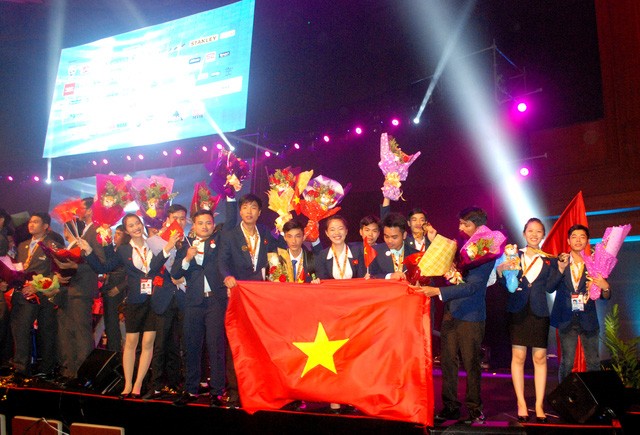 Đoàn Việt Nam tại Lễ bế mạc Kỳ thi tay nghề Asean lần thứ 11 tại Malaysia- (Ảnh: Dân Trí).