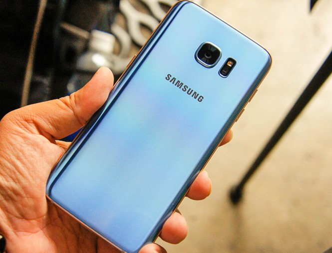 Galaxy S7 edge phiên bản màu xanh vừa được ra mắt- (Ảnh: T.LUÂN).
