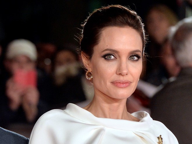 Angelina Jolie - Người phụ nữ quyền lực nhất nhì Hollywood chia sẻ với tờ USA Today việc cô biết tới trang web mua sắm Amazon.com lần đầu vào năm 2011.