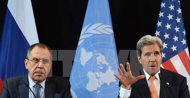 Ngoại trưởng Nga Sergei Lavrov (trái) và Ngoại trưởng Mỹ John Kerry tại cuộc họp báo hội nghị nhóm hỗ trợ quốc tế Syria ở Munich, miền Nam Đức ngày 12/2. (Nguồn: AFP)