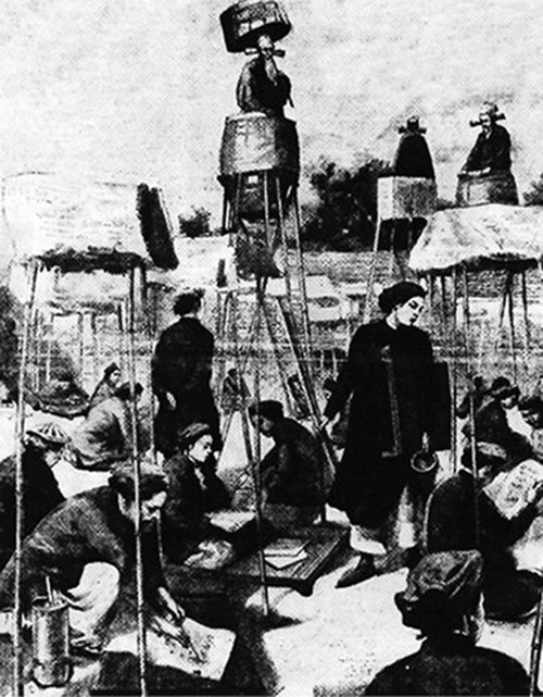 Thí sinh viết bài trong lều tại kỳ thi Hương ở Nam Định năm 1897, ảnh do người Pháp chụp - Ảnh: T.