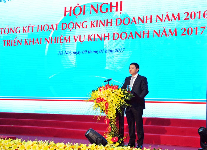 Ông Nguyễn Văn Thắng - Chủ tịch HĐQT VietinBank báo cáo kết quả kinh doanh của VietinBank 2016 Hội nghị (ảnh Tiến Lâm).