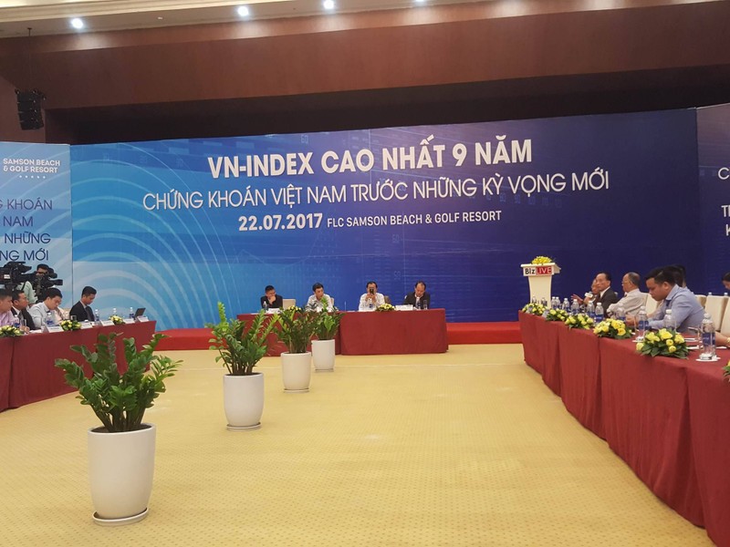“Vn-Index cao nhất 9 năm: Chứng khoán Việt Nam trước kỳ vọng mới” là chủ đề của hội thảo này. (Ảnh: X.T)
