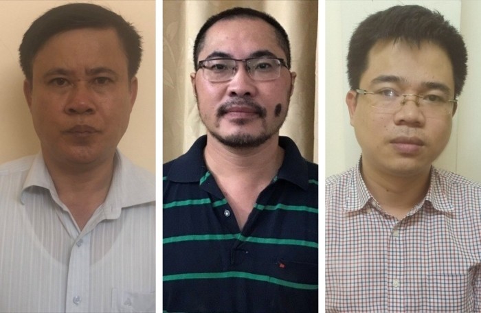 Bị can Nguyễn Xuân Thủy (trái), Khương Anh Tuấn (giữa), Hoàng Đình Tâm bị khởi tố và bắt tạm giam.