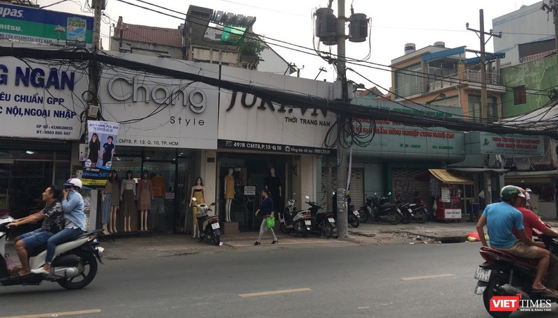 Những cửa hàng thời trang san sát trên tuyến đường CMT8 (Quận 10, Tp. Hồ Chí Minh) 