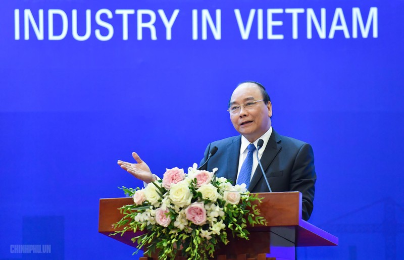 Thủ tướng Nguyễn Xuân Phúc chủ trì hội nghị về các giải pháp thúc đẩy phát triển công nghiệp hỗ trợ. (Ảnh: VGP)