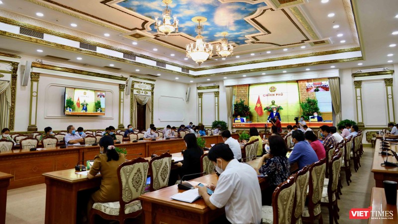 Thủ tướng Nguyễn Xuân Phúc điều hành phiên họp Chính phủ về phòng, chống COVID-19 sáng 24/2 (Ảnh: Huyền Mai)