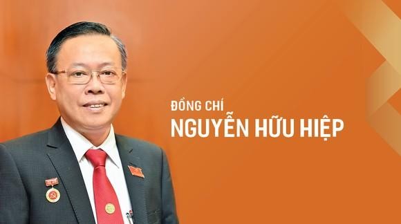 Ông Nguyễn Hữu Hiệp nhận chức vụ Bí thư Thành ủy TP Thủ Đức. Ảnh: SGGP
