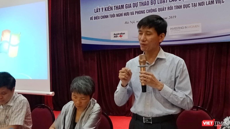 Ông Nguyễn Văn Bình - Phó Vụ trưởng Vụ Pháp chế, Bộ LĐ-TB&XH chia sẻ tại buổi hội thảo sáng 15/5.