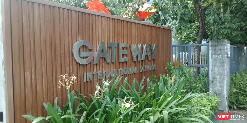 Cổng Trường Tiểu học Quốc tế Gateway (Cầu Giấy, Hà Nội) nơi xảy ra vụ việc.
