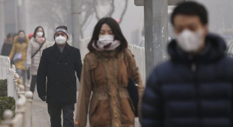 Khách du lịch và người dân Trung Quốc đeo khẩu trang để phòng bệnh (Ảnh: Internet)