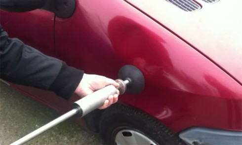 Video: Chỉ 1 phút để sửa vết móp ôtô