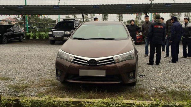Hà Nội: Hàng loạt ô tô bị ăn trộm logo và "vặt gương" trong bãi gửi xe