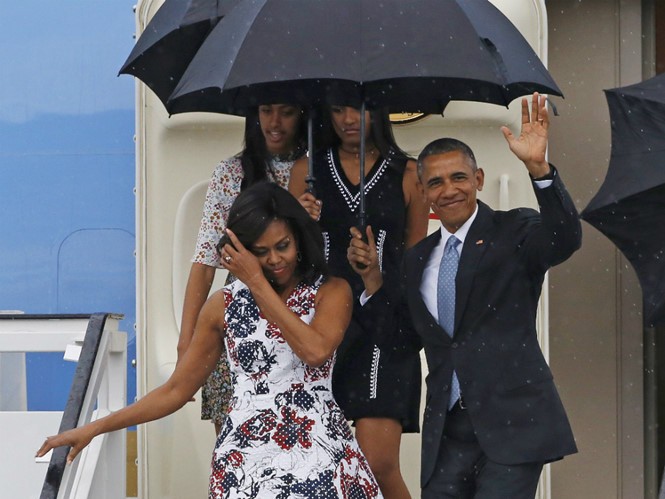 Đi cùng Tổng thống Obama đến Cuba còn có đệ nhất phu nhân Michelle và 2 con gái Malia và Sasha - Ảnh: Reuters