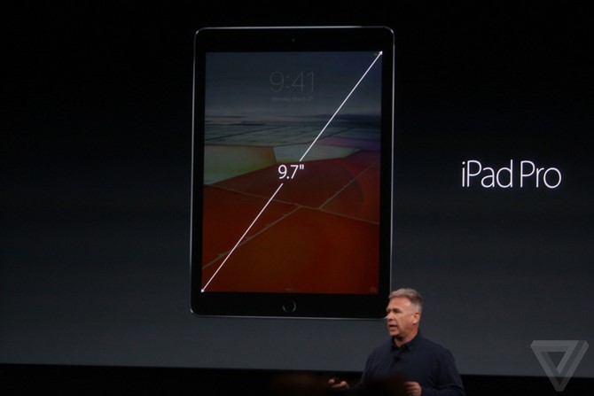 Phiên bản thu nhỏ của iPad Pro có kích thước màn hình 9.7 inch. Kích cỡ thân máy bằng với iPad Air 2 mà Apple là "kích thước sử dụng iPad phổ biến nhất", song iPad Pro 9.7 inch lại nhẹ hơn đôi chút so với iPad Air 2.