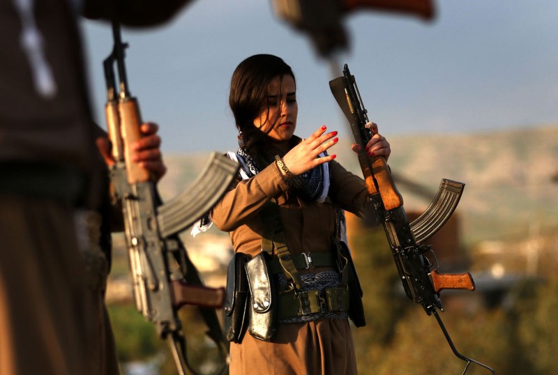 Nữ dân quân người Kurd trước thềm Năm mới của vùng Ba Tư