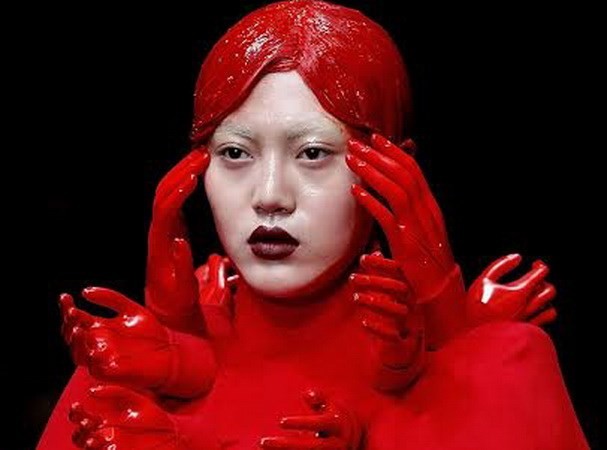 Kinh dị show thời trang “đẫm máu” ở Trung Quốc