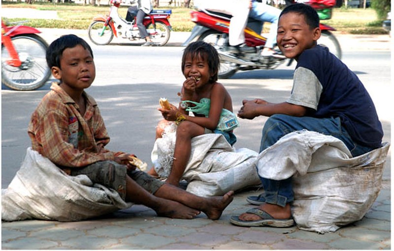 Indonesia: Hơn 90 ngàn trẻ em vạ vật sống trên đường phố
