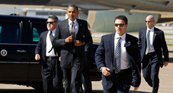 Các mật vụ luôn ở bên cạnh Obama 24/24 giờ trong mỗi chuyến công du nước ngoài. Ảnh: Flickr  