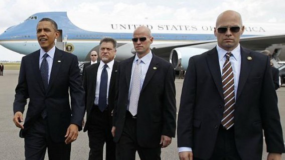 Ông Obam và đội vệ sĩ tháp tùng trong các chuyến công du