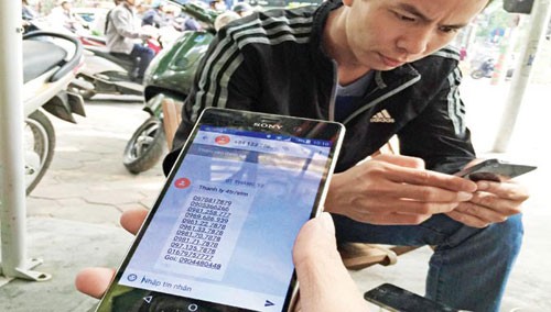 Lãnh đạo Sở TT&TT Hà Nội đề nghị các doanh nghiệp cung cấp dịch vụ viễn thông báo cáo kết quả thực hiện tạm ngừng cung cấp dịch vụ đối với 104 số điện thoại quảng cáo, rao vặt sai quy định gửi về Sở trước ngày 5/7/2016.