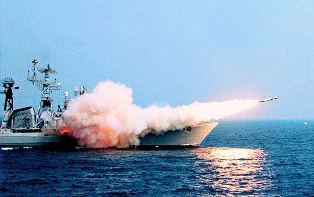 Theo phía Ấn Độ, BrahMos được xem là tên lửa hành trình đối hạm bay nhanh nhất thế giới, có thể phóng từ tàu chiến, tàu ngầm, trên mặt đất cũng như từ chiến đấu cơ.