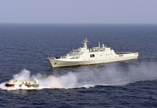 Tàu đổ bộ, chiến đấu của Hải quân Trung Quốc tập trận phi pháp gần quần đảo Hoàng Sa (ảnh minh họa).