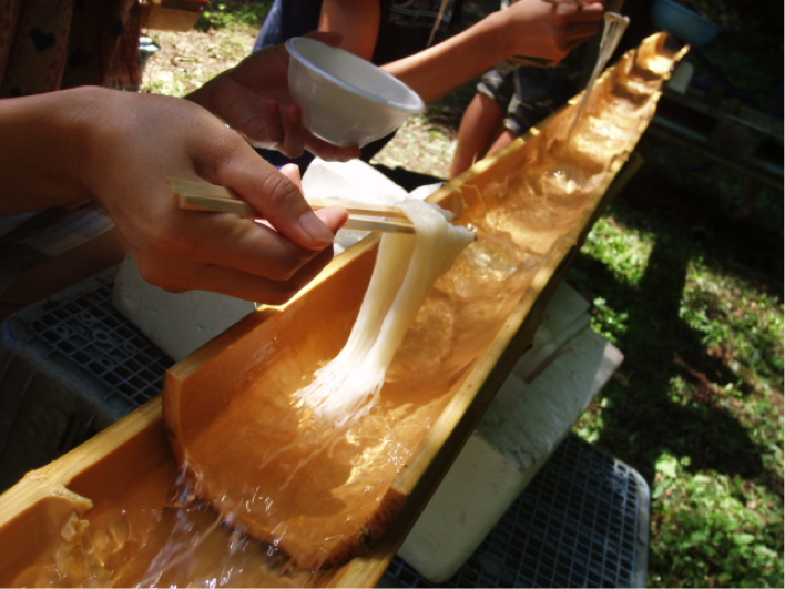 Nagashi-somen là một trong những món ăn truyền thống của người Nhật được dùng vào mùa hè. 