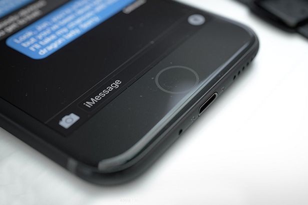 iPhone rò rỉ trên mạng được cho là iPhone 7 màu đen piano - rất gần với chiếc iPhone mà ICTnews cầm trên tay hôm qua