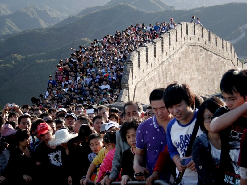 Người dân Trung Quốc chen chúc trên Vạn Lý Trường Thành.
