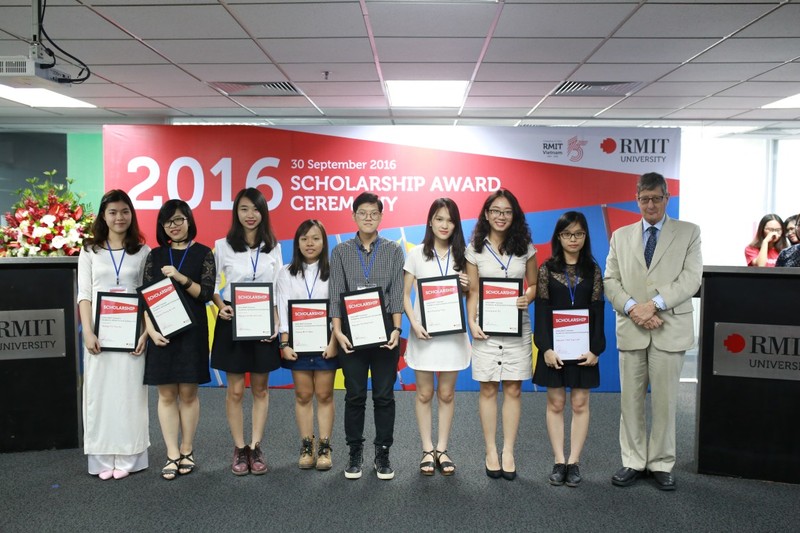Các sinh viên xuất sắc của Đại học RMIT Việt Nam được trường trao Học bổng Thạc sỹ năm 2016.