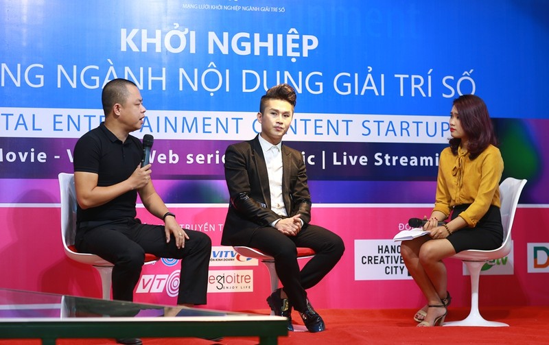 Chuyên gia marketing  Nguyễn Vĩnh Cường và Ca sỹ Du Thiên chia sẻ tại Talkshow  “Khởi nghiệp trong ngành nội dung giải trí số”  (Ảnh VIA cung cấp)