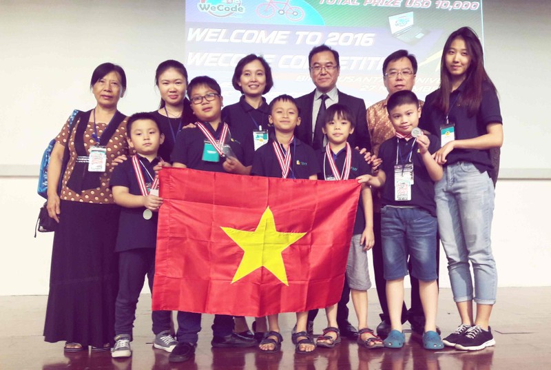 Các "lập trình viên nhí" của Học viện Teky là 7 trong số hơn 30 đại diện của Việt Nam dự cuộc thi lập trình sáng tạo quốc tế WeCode 2016  được tổ chức ngày 27/11/2016 tại Jakarta, Indonesia.