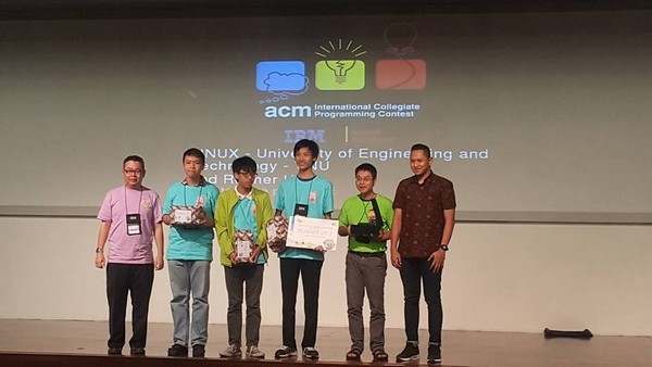 Đội tuyển LINUX của ĐH Công nghệ - ĐH Quốc gia Hà Nội đã xuất sắc vượt qua các vòng loại châu Á tại vòng loại Jakarta và Nha Trang (Ảnh: VAIP).