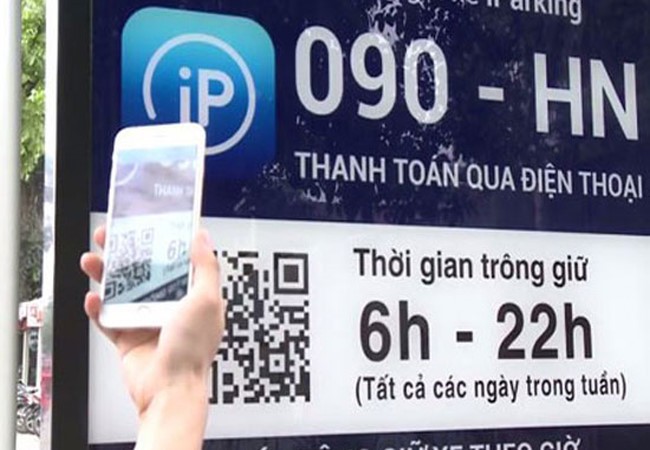Ứng dụng iParking đang được Hà Nội triển khai phục vụ tìm điểm đỗ và trông giữ ôtô trên một số tuyến phố trung tâm. Ảnh: ANTĐ