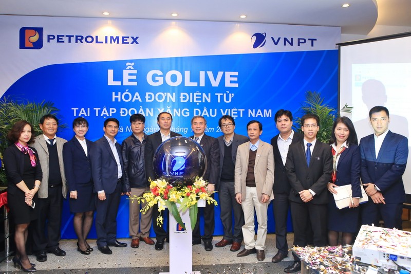 Chính thức golive dịch vụ Hóa đơn điện tử của Tập đoàn Xăng dầu Việt Nam, giải pháp do VNPT cung cấp.. Ảnh: MH