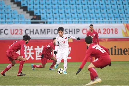 Cú đúp của Quang Hải giúp đội nhà cầm hòa Qatar 2-2 sau 120 phút trước khi giành chiến thắng ở loạt đấu luân lưu nghẹt thở.