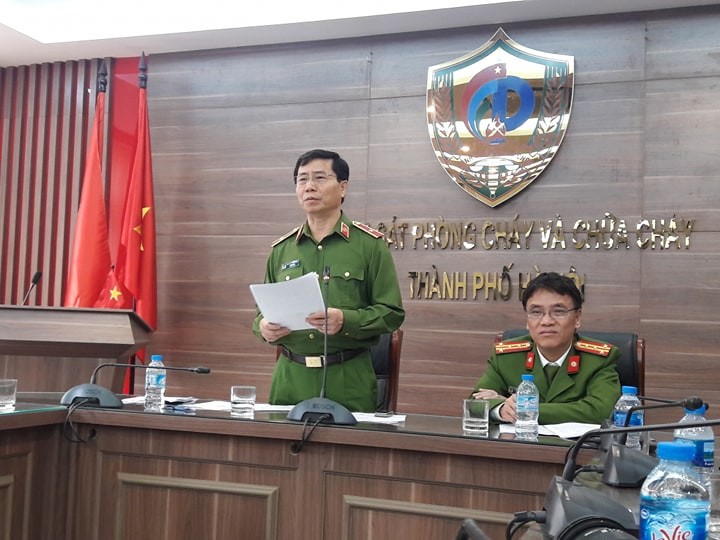 Thiếu tướng Hoàng Quốc Định - Giám đốc Cảnh sát PCCC Hà Nội thông tin tới báo chí ngày 19/3. Ảnh: CS PCCC HN.