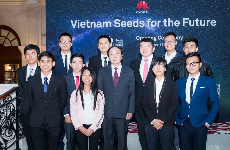 Đoàn sinh viên Việt Nam tại Lễ khai mạc Chương trình Học bổng Hạt giống Viễn thông Tương lai năm 2017