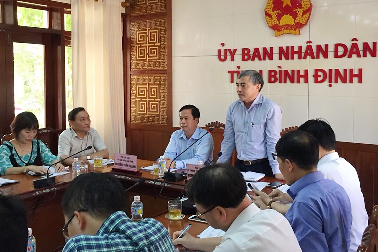 Thứ trưởng Bộ TT&TT Nguyễn Minh Hồng trong buổi làm việc tại Bình Định.
