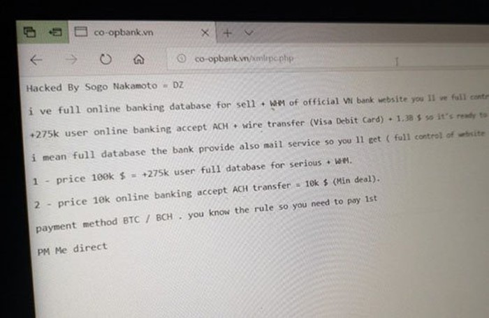 Thông điệp rao bán dữ liệu người dùng mà kẻ tấn công để lại trên website Ngân hàng Hợp tác xã Việt Nam tối 13/10/2018 (Nguồn ảnh: Zing.vn).