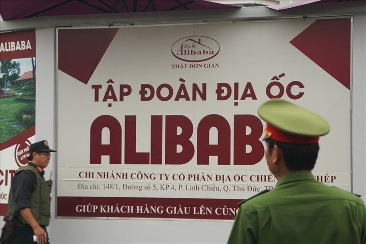 Lãnh đạo 20 công ty con của Địa ốc Alibaba từng tham gia thu mua đất nông nghiệp, quảng cáo bán dự án "ma"... bị cảnh sát triệu tập. 