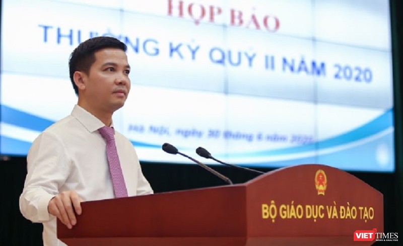 Ông Trần Quang Nam - Chánh Văn phòng Bộ GD&ĐT thông tin báo chí.