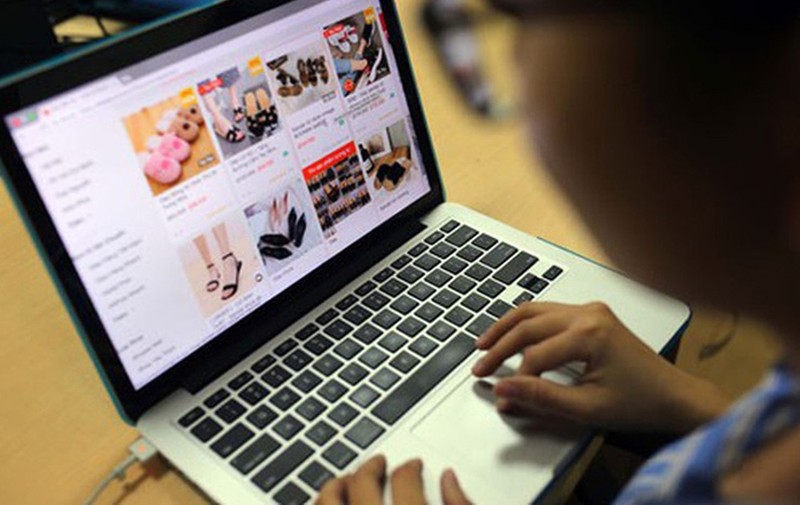 Tiêu dùng online đang trở thành xu hướng tại Việt Nam nửa đầu năm 2020. Ảnh minh họa: Bộ Công thương.