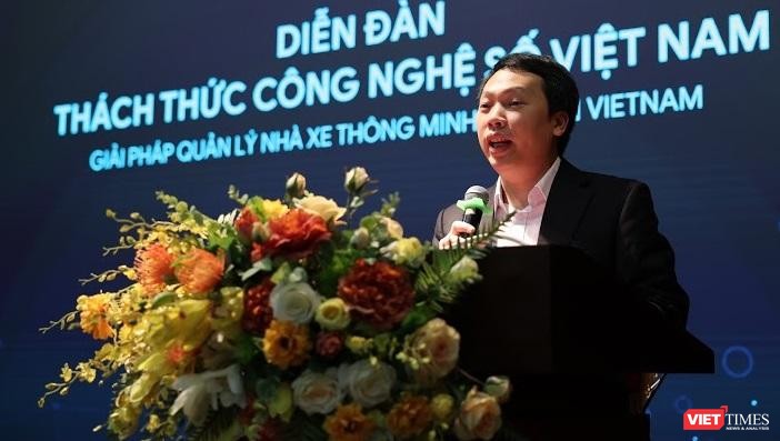 Thứ trưởng Nguyễn Huy Dũng cho rằng thực tiễn triển khai chuyển đổi số trong năm 2020 cho thấy “tìm ra đúng vấn đề của xã hội” thường sẽ khó khăn, thách thức hơn là giải vấn đề đó bằng công nghệ.