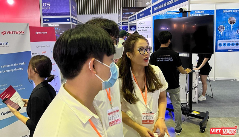 Chương trình do Công ty CP ADPEX phối hợp Hiệp hội Internet Việt Nam, Hội Tin học Việt Nam và Hội Truyền thông Số Việt Nam, cùng đối tác quốc tế tổ chức.