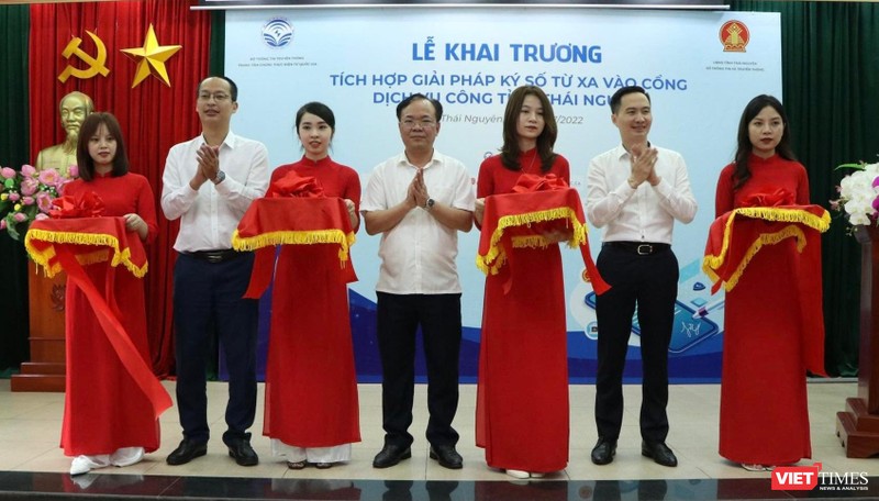 Lễ khai trương tích hợp giải pháp ký số từ xa vào Cổng dịch vụ công của tỉnh Thái Nguyên vừa diễn ra chiều nay (11/7).