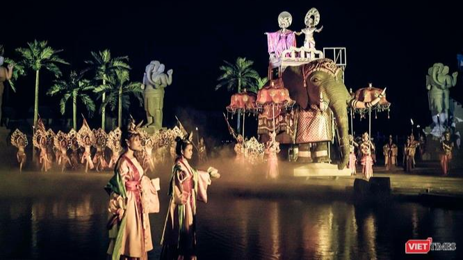 Đám cưới lộng lẫy, rước dâu bằng kiệu voi trong show Ký ức Hội An
