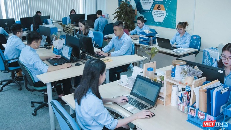 43% số người tham gia khảo sát tại Việt Nam tin rằng doanh nghiệp của họ đã đánh giá chưa đúng tầm quan trọng của con người khi lên kế hoạch các chương trình chuyển đổi số để ứng dụng vào chuyển đổi số doanh nghiệp.