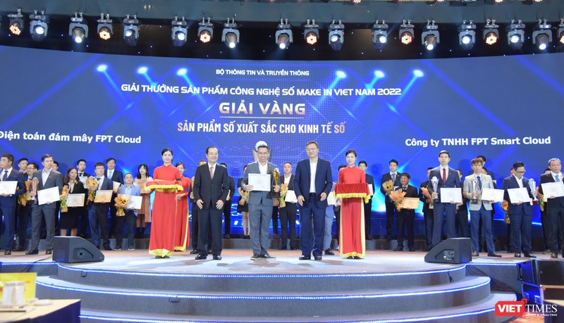 Lễ vinh danh “Sản phẩm công nghệ số Make in Viet Nam” năm 2022 được tổ chức trong khuôn khổ Diễn đàn Quốc gia Phát triển doanh nghiệp công nghệ số Việt Nam (VFTE 2022).